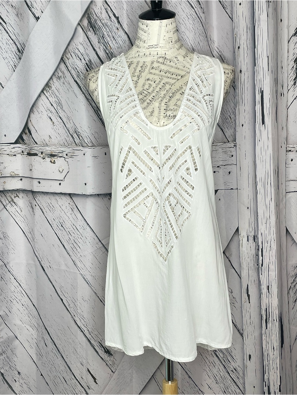 Solitaire swim coverup w/cutouts white L